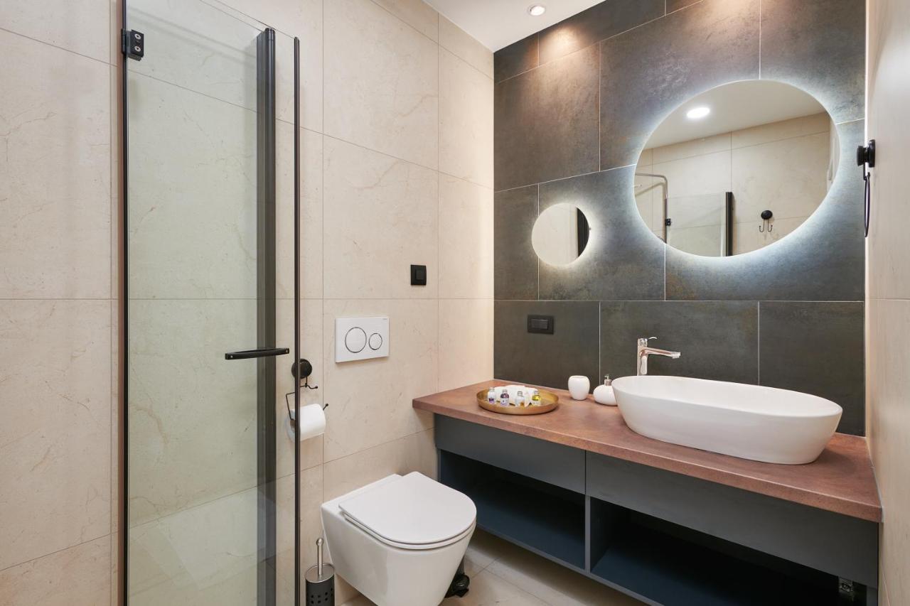 Artium Luxury *